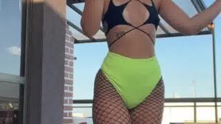 Mel Maia Bikini sexy dance – New Video