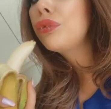 Esmeeteaches Banana BlowJob Video Leaked