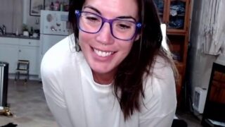Laragraceryan Milf Flashing Her Tits On Twitch Video